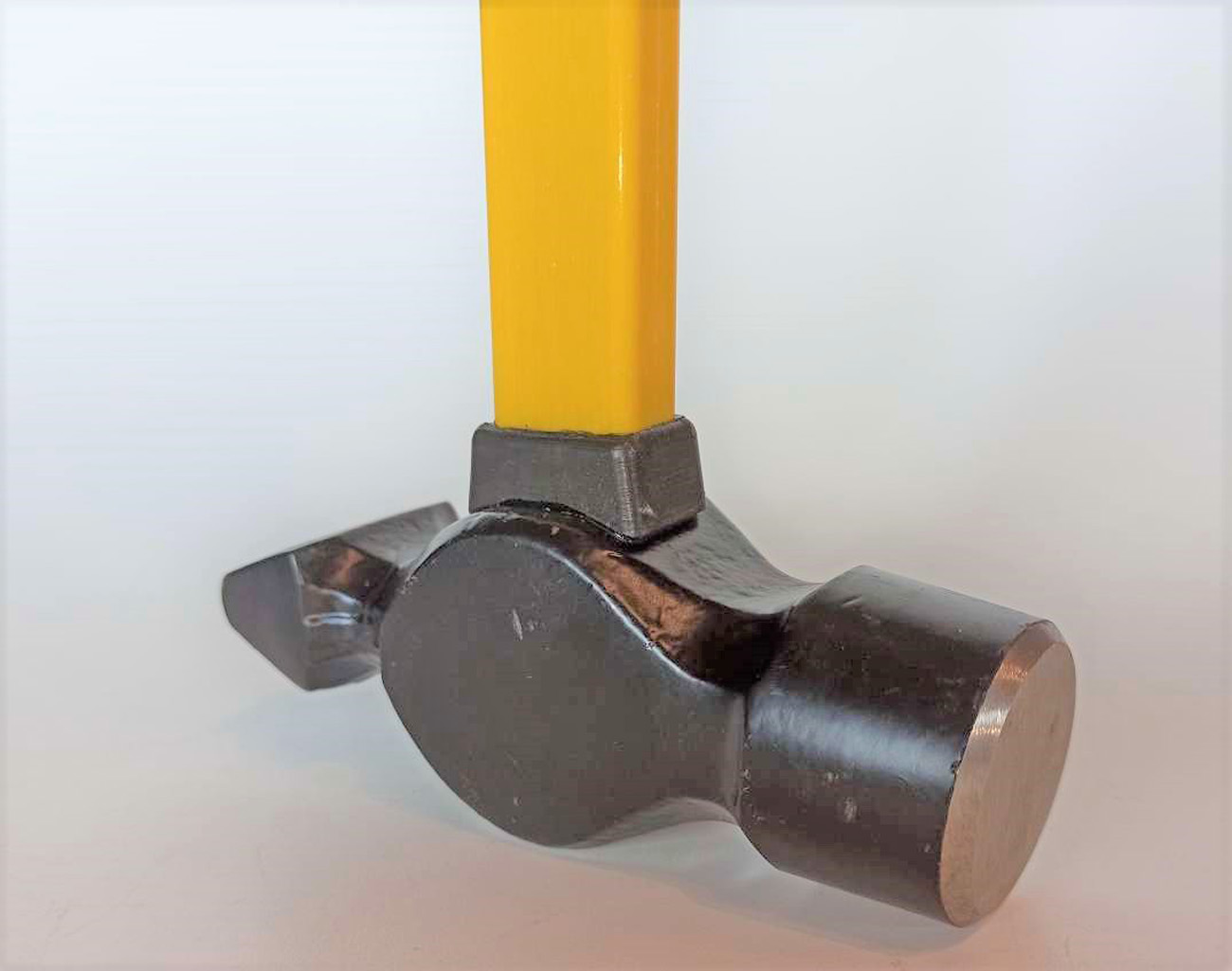 PICARD Młotek ślusarski 600 g z trzonkiem z włókna szklanego Młotek kulowy PICARD Młotek ślusarski 600 g z trzonkiem z włókna szklanego Młotek kulowy