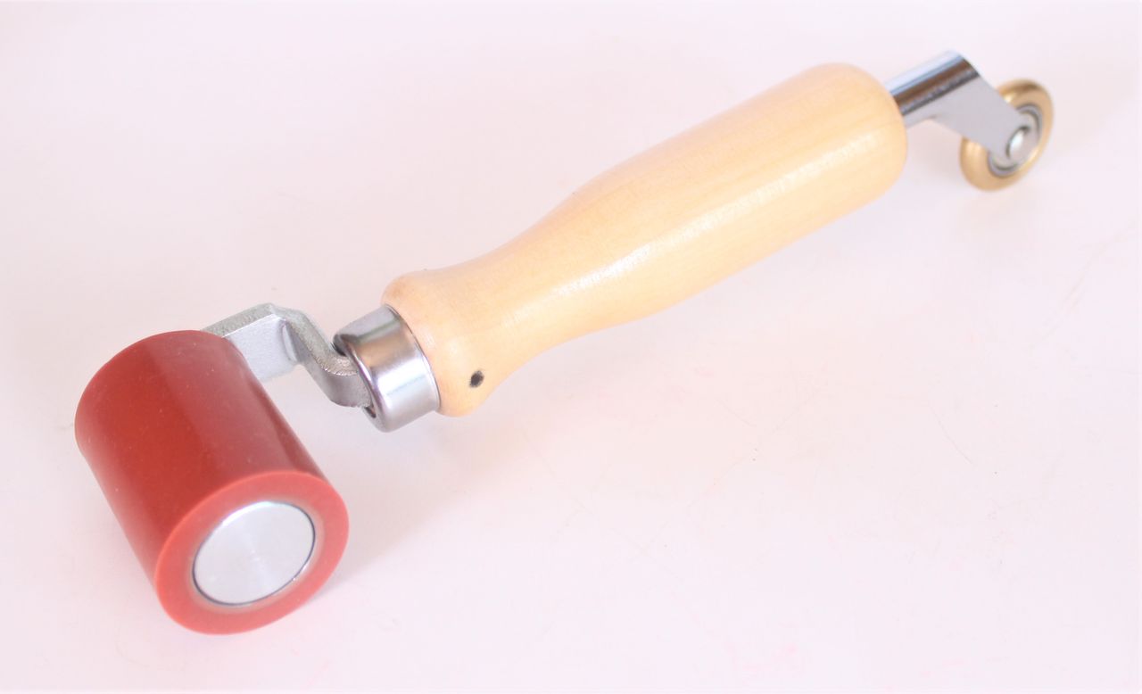 Profi Andrückrolle 45 mm Silikon mit Messing Andrückwalze 5 mm Andrück Rolle Profi Andrückrolle 45 mm Silikon mit Messing Andrückwalze 5 mm Andrück Rolle
