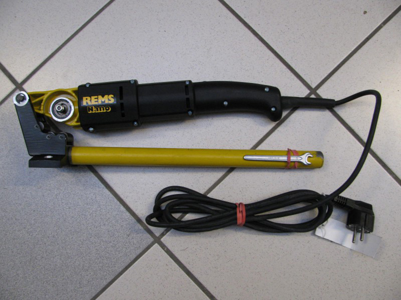 REMS-Rohrabschneider Nano Nr. 844010 ohne Schneidblatt zB Kupfer Rohre schneiden REMS-Rohrabschneider Nano Nr. 844010 ohne Schneidblatt zB Kupfer Rohre schneiden