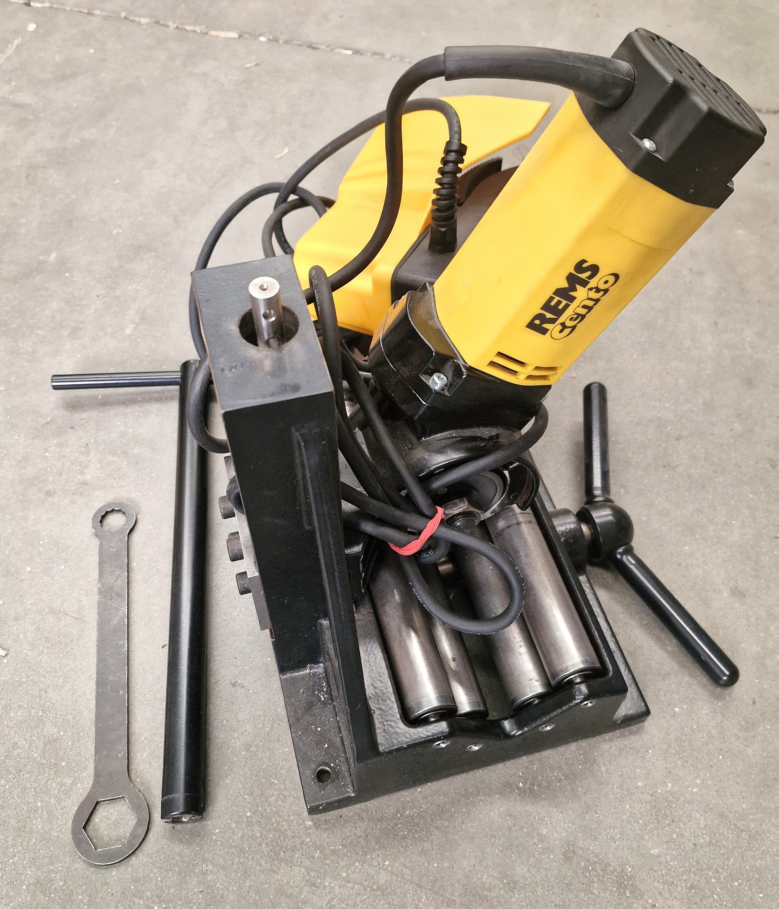 REMS-Rohrtrennmaschine Cento Nr 845001 zum Schneiden von Edelstahl-Rohren Kupfer