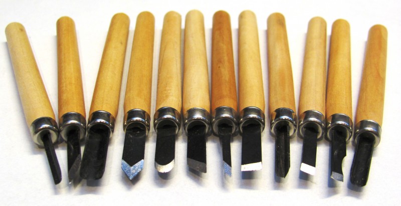 Mini-Schnitzwerkzeug 12-teilig Schnitzmesser Messer zum Hobby Holz-Schnitzen