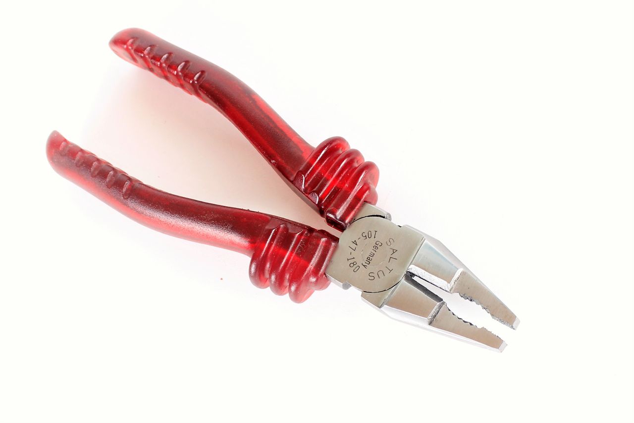 SALTUS Szczypce uniwersalne 180 mm nr 10547180 Szczypce dla elektryków Made in Germany SALTUS Szczypce uniwersalne 180 mm nr 10547180 Szczypce dla elektryków Made in Germany