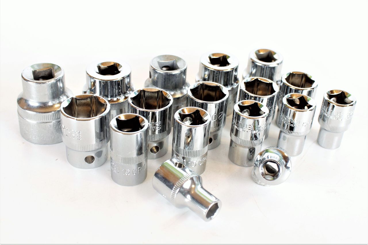 SALTUS Zestaw nasadek 1/2" 8-28 mm profesjonalne nakrętki CV 17 sztuk 5201