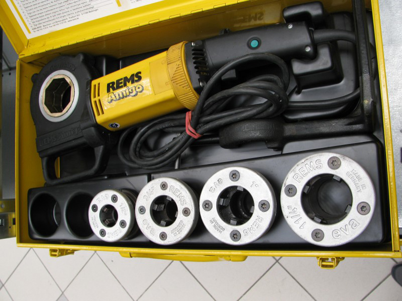 REMS Gewindeschneidmaschine Amigo Nr. 530020 Set R 1/2- 3/4-1-1 1/4 Kluppe REMS Gewindeschneidmaschine Amigo Nr. 530020 Set R 1/2- 3/4-1-1 1/4 Kluppe