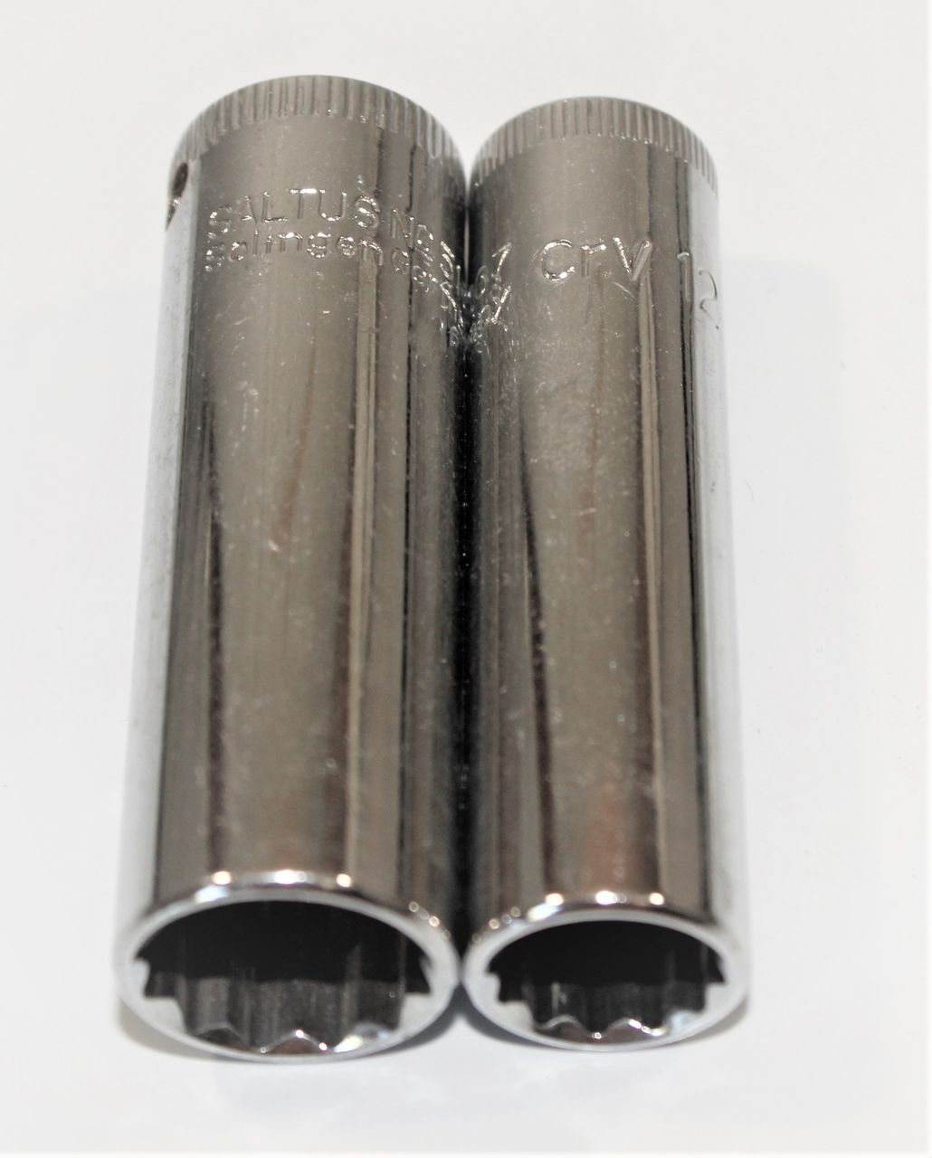 Zestaw kluczy nasadowych SALTUS 3/8" z nakrętkami o długości 12 i 15 mm
