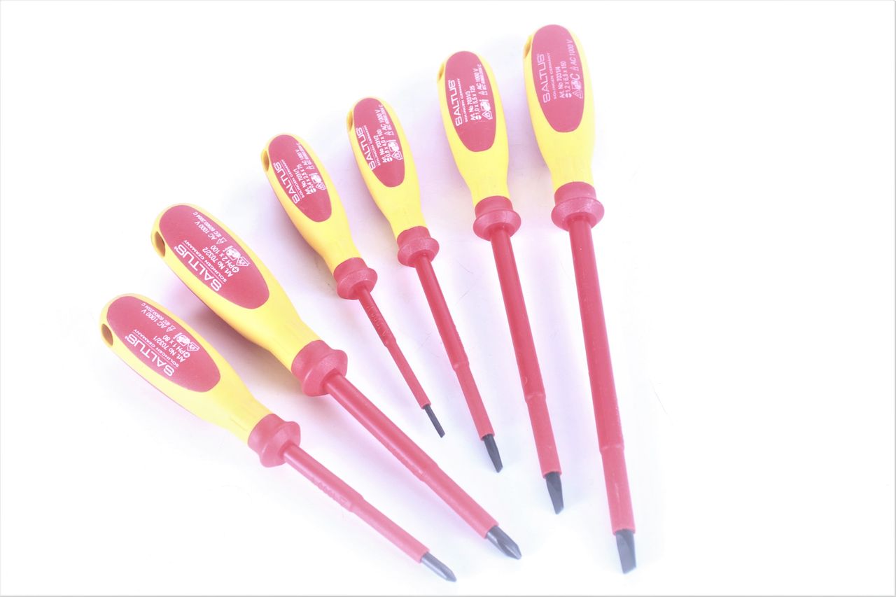 Zestaw wkrętaków dla elektryków SALTUS VDE 6 szt. izolowane elektryczne 1000 V Zestaw wkrętaków dla elektryków SALTUS VDE 6 szt. izolowane elektryczne 1000 V