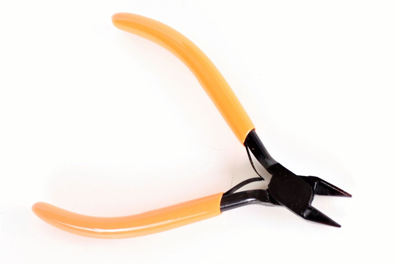 Szczypce tnące boczne SALTUS 110 mm Szczypce tnące boczne dla elektryków