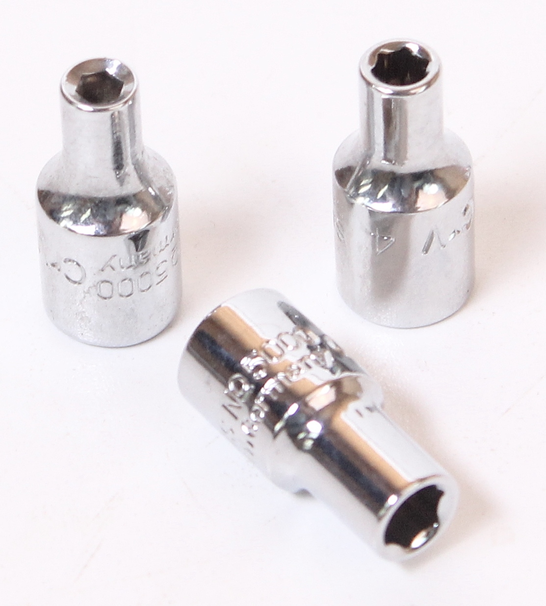 SALTUS Zestaw nasadek 1/4" 3,5-5,5 mm profesjonalny zestaw nakrętek CV 3-częściowy SALTUS Zestaw nasadek 1/4" 3,5-5,5 mm profesjonalny zestaw nakrętek CV 3-częściowy